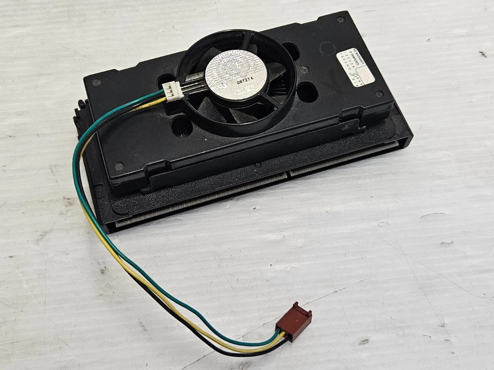 Intel Pentium II 266MHz Slot 1, SL28L, 512KB, FSB 66MHz, Original Heatsink & FAN - Image 2 of 3