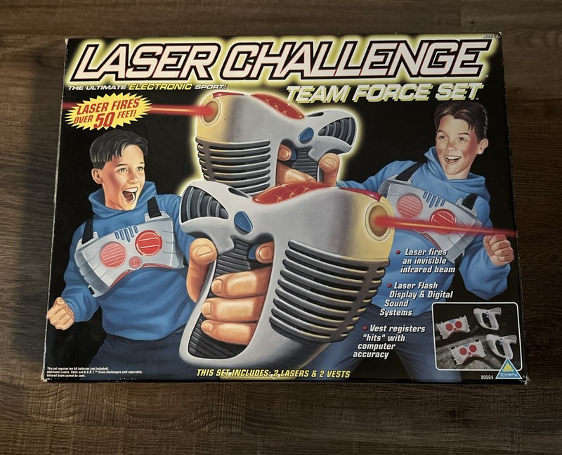 Vintage ToyMax Laser Challenge Team Force Set 50ft. 2 lasers 2 vests In Box