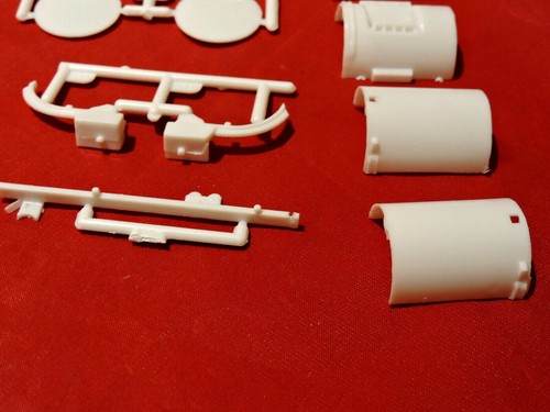 AMT Mack R685ST Fuel Tanks 1/25 - Picture 3 of 3