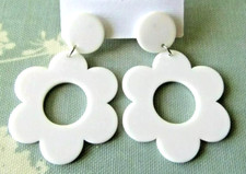 New mod / 60s white daisy earrings