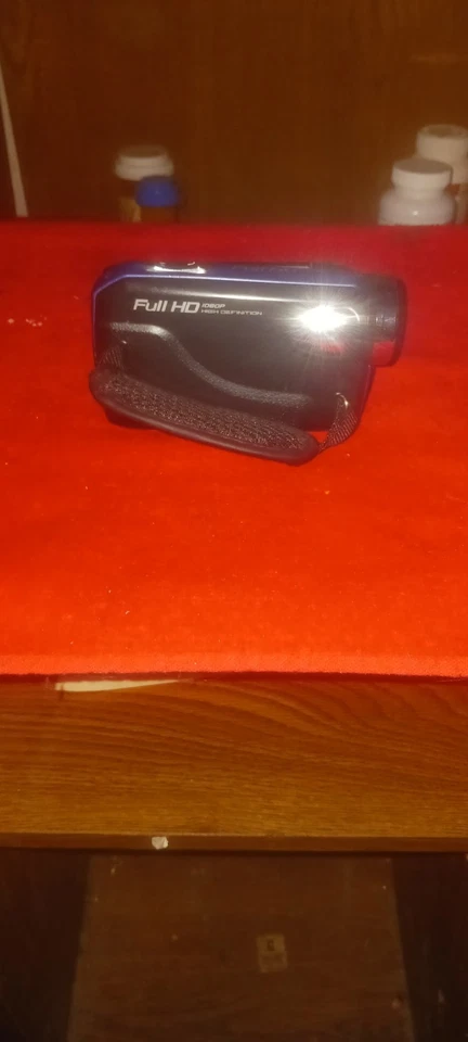 (L) Bell And Howell Full HD Camcorder DV30HD  (NO CHARGE CABLE) - Image 3 of 4