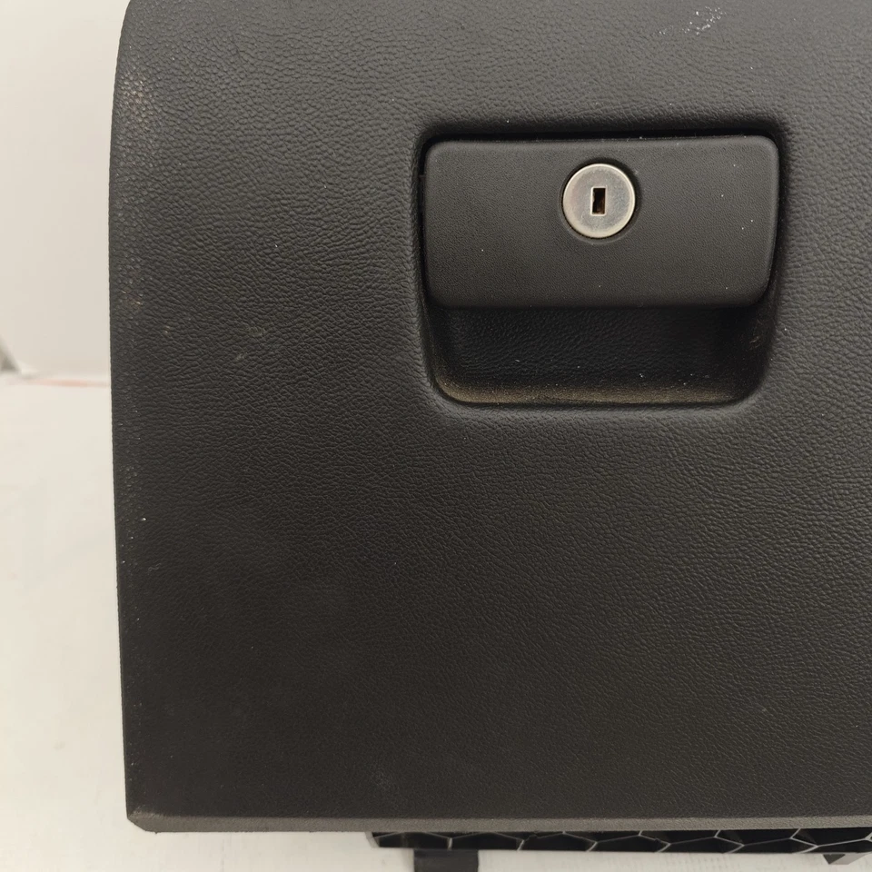 Conjunto de caja compartimento de guantes Chevrolet GM OEM 10-15 Camaro 20993782 Foto 2 de 4