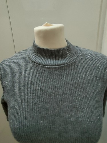 Kim & Co high neck short sleeve top with metallic thread new size small grey - Picture 4 of 4