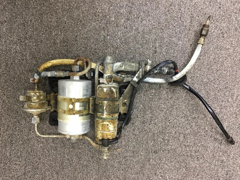 Mercedes-Benz 190E 1992 filtro bomba combustible usado Foto 3 de 4