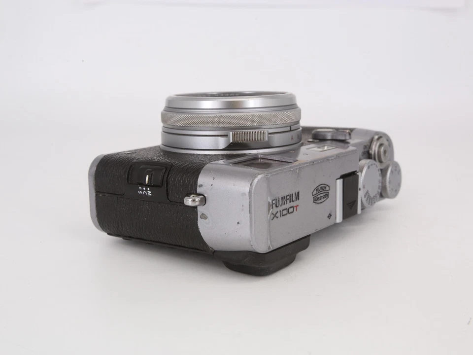 [Good, Fast shipping] Fujifilm X100T Sliver Camera - Image 3 of 4