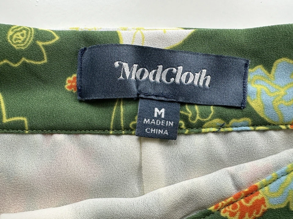 Modcloth Pleated Stay Sassy Floral Skater Skirt Women’s Size Medium - Image 3 of 4