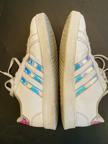 Adidas Sneakers White And Silver/Metallic Stripes Size 4 Girls - 第 2/4 張圖片