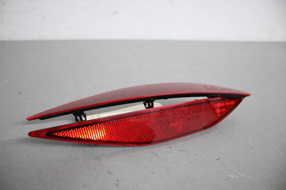 2015 2016 2017 2018 2019 VOLKSWAGEN GOLF RIGHT  LEFT BUMPER REFLECTOR (PAIR) - Image 2 of 4