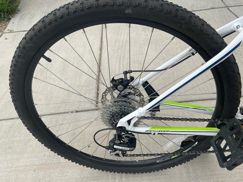GT Bicycle Backwoods Sport Mountain Bike (excellent condition) - Picture 7 of 8