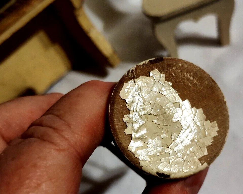 Casa de muñecas de 1" muebles en miniatura de colección piano de madera con taburete y silla estilo arte popular Foto 3 de 4