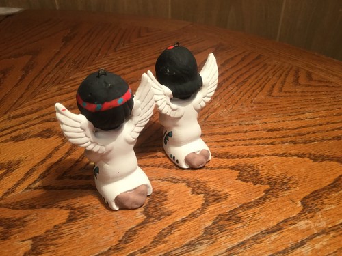 2 Kneeling Ceramic Angel Ornaments - Picture 3 of 4