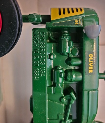 Oliver 44 farm tractor 1/16 Scale replica by SpecCast Crossroads '94 - Picture 6 of 6