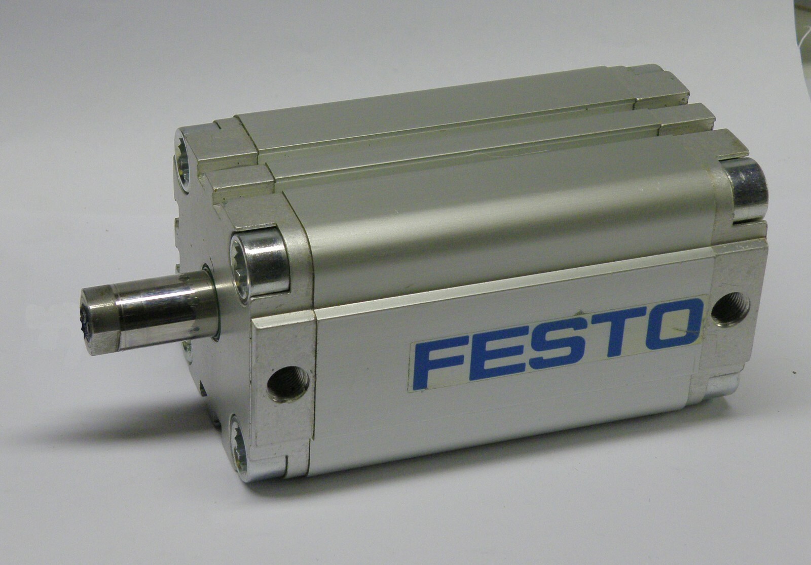 Vérin pneumatique FESTO ADVU course 25mm avec corps en aluminium anodisé