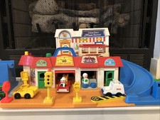 1986 2500 MAIN STREET MANY EXTRAS VINTAGE FISHER PRICE LITTLE PEOPLE