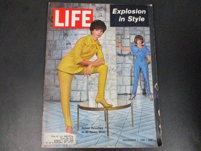 VINTAGE LIFE MAGAZINE DECEMBER 1 1961 ITALIAN BEAUTIES IN AT HOME WEAR
