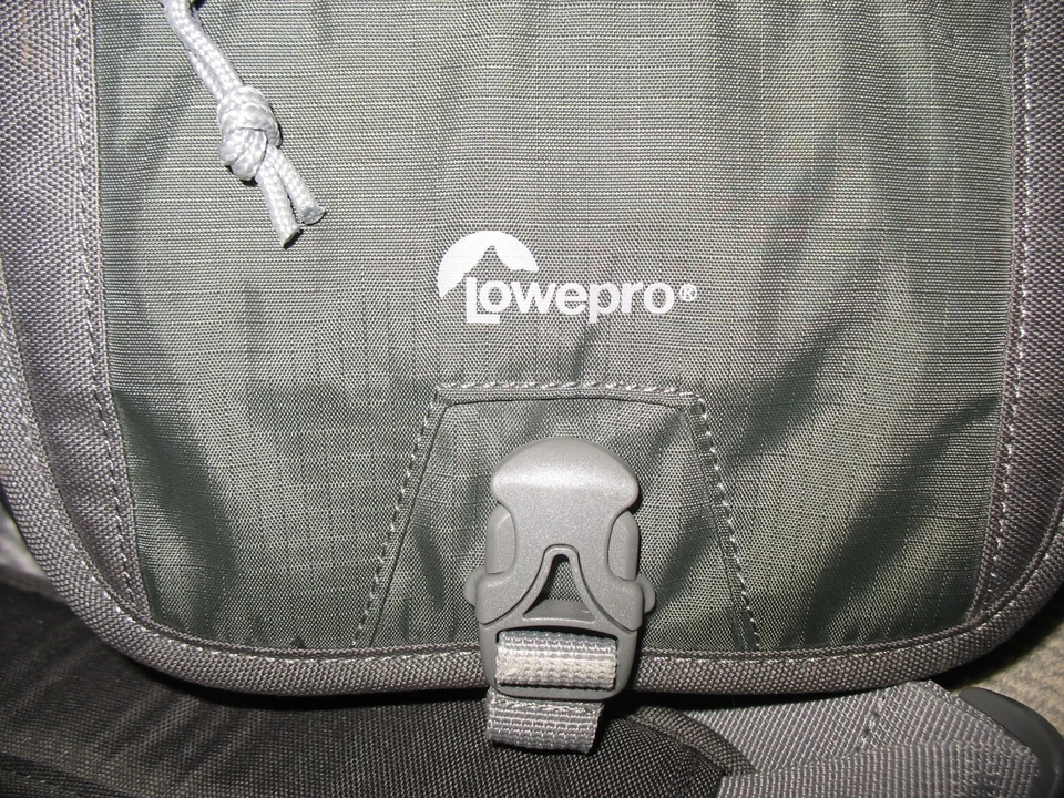 Bolso de hombro Lowepro LP36612-PWW Nova Sport 7L AW (gris pizarra) Foto 3 de 4