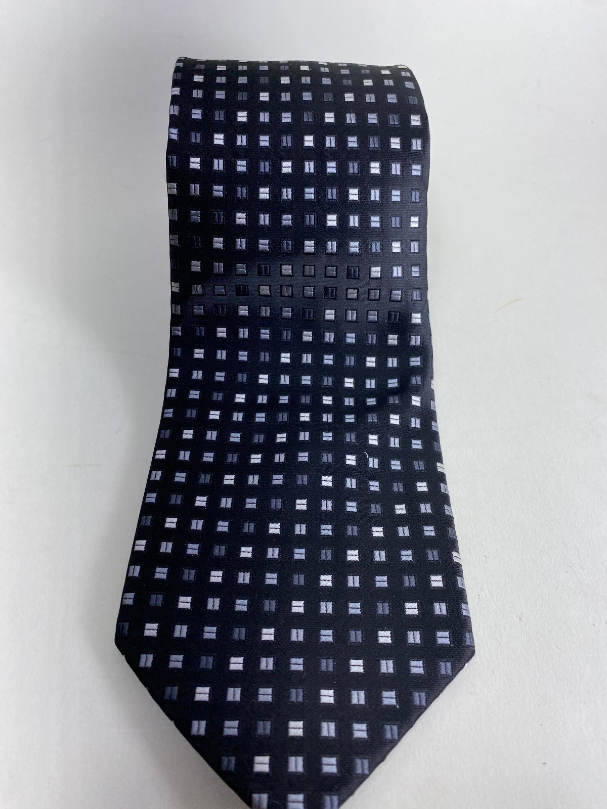 Van Heusen Mens Tie Black w/ Silver & Gray 3.5 x 57