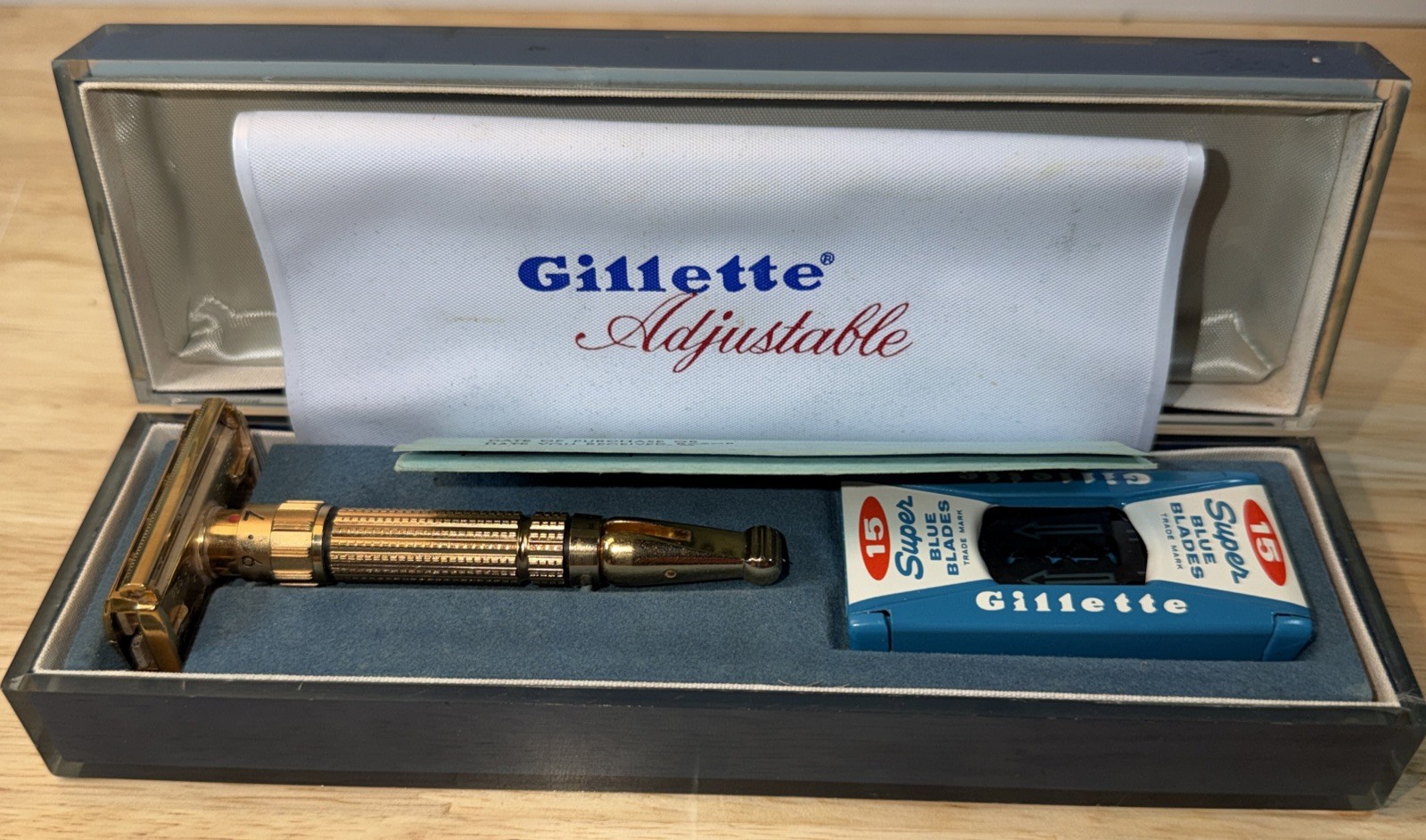 &ndash; F4 &ndash; Gold &ndash; Rare &ndash; With Case