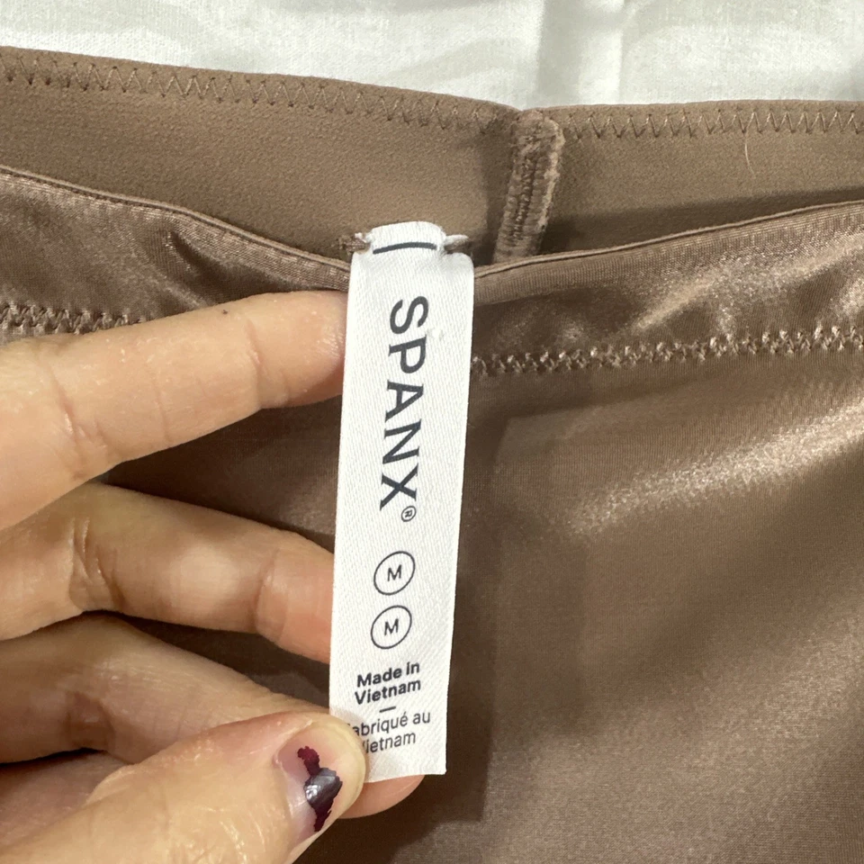 Spanx Botín Levantamiento Medio Muslo Corto Natural Levantamiento y Forma Mujer M Prendas Moldeadoras Foto 3 de 4