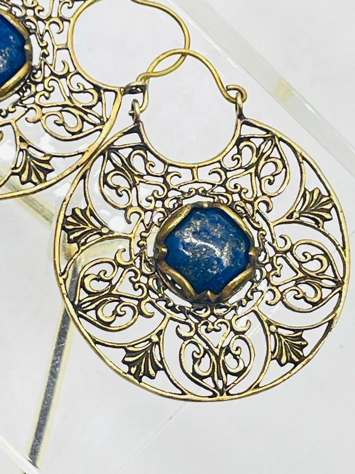 PENDIENTES DE PIEDRA DE LATÓN Y LAPISLÁZULI FLOR MANDALA TRIBAL 2,25”x2” Foto 4 de 4