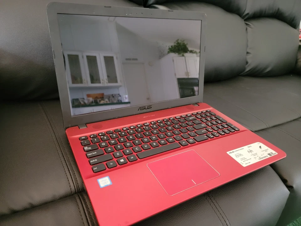 ASUS VivoBook X541UA 15.6 inch (1TB SSHD, Intel Core i7 8th Gen. 1.8 GHz, 8 GB) - Image 2 of 3