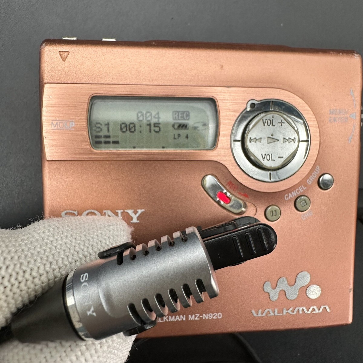 SONY MZ-N920 NET MD WALKMAN Pinkish orange Tested Working SONY MZ-N920 NET MD WALKMAN Pinkish orange Tested Working