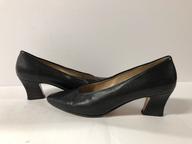 black pumps medium heel