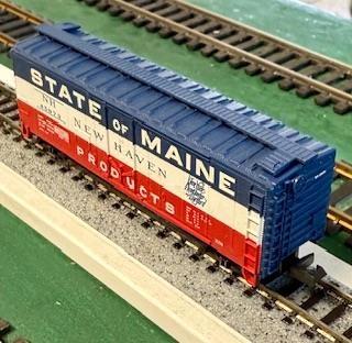 N Scale Atlas New Haven State of Maine 40’ boxcar with Rapido couplers