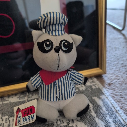 1979 FUN FARM VINTAGE TRAIN CONDUCTOR RAILROAD WHISTLESTOP RACCOON PLUSH