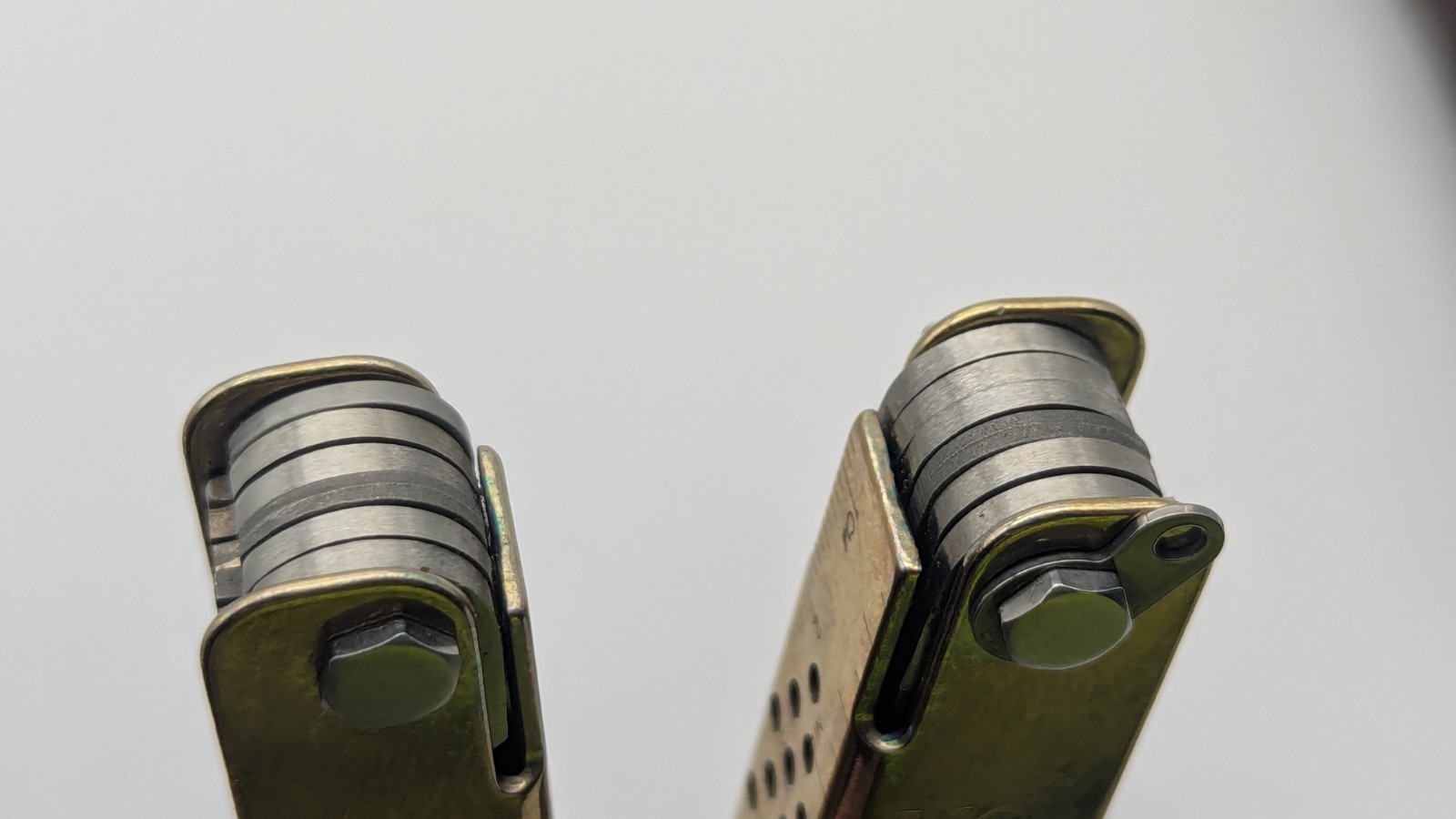  SOG T52 Power Plier Mulitool Gold Tone PRE OWNED READ TiNi COAT USA HARD 2 FIND