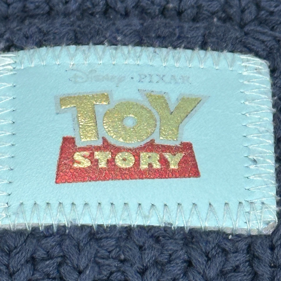 Gorro tejido Toy Story X Love Your Melon con pompón desmontable azul Disney Pixar Foto 2 de 4