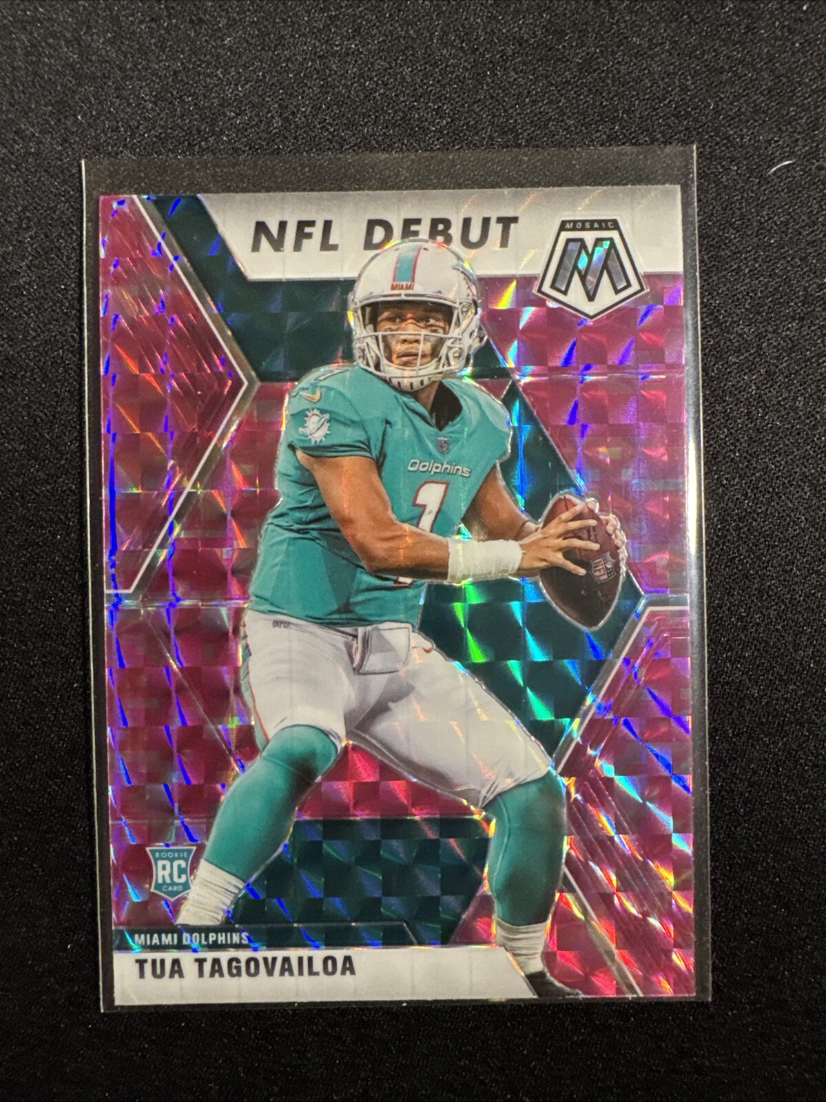 2020 Panini Mosaic Tua Tagovailoa Pink Camo Prizm NFL Debut RC Rookie # 262