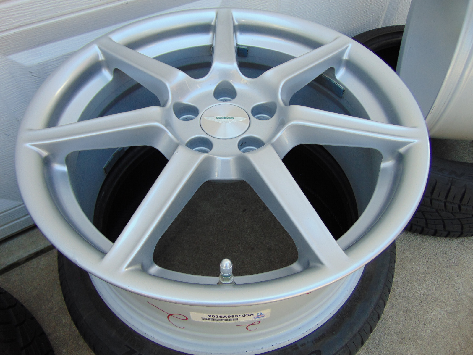 1 USED Silver OEM Aston Martin Vantage 19X8.5 Rim & TPMS 6G33-1007 FREE SHIPPING