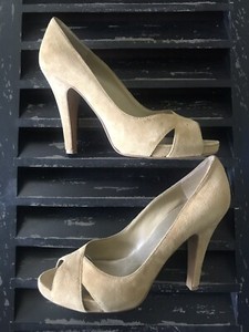 nine west holliman suede pump
