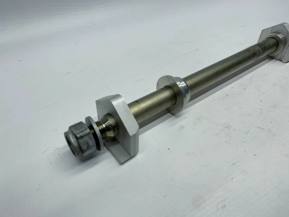 BMW F800R Hinterrad Steckachse Achse Rear Axle spindle (4) 15' - Imagem 2 de 3