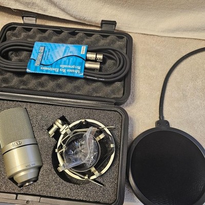 MXL 990 Large-Diaphragm Condenser Mic  Bundle with Pop Filter & XLR Cable