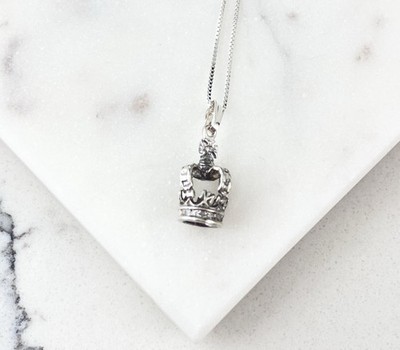 Vintage 925 Sterling Silver King Queen Royalty Crown Charm Pendant Necklace 18 
