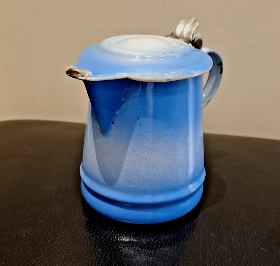 TRES ANCIEN POT A LAIT EN EMAILLE - Photo 2/4