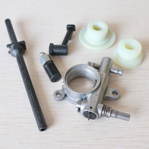 Pompa Olio Tubo Tubo Senza Fine Vite Per Cinese 25CC 2500 Motosega Ricambi Kit - Foto 3 di 11