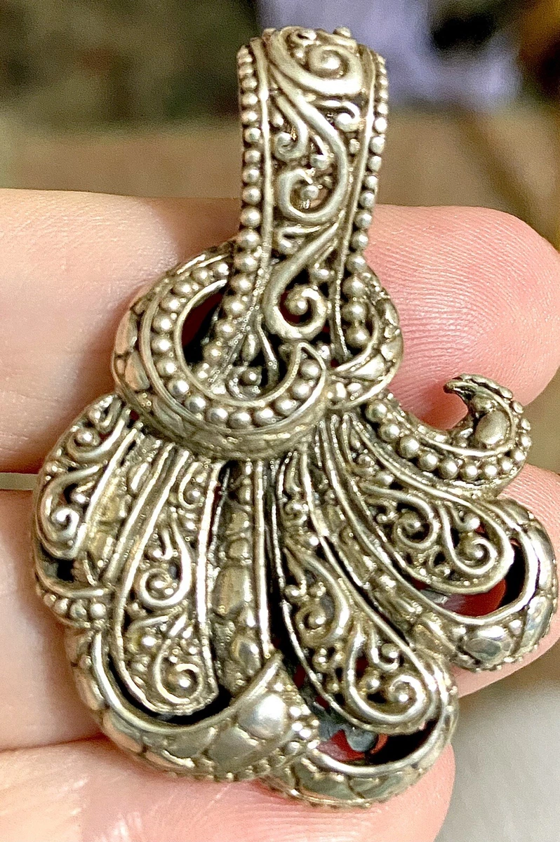 Sarda pendants deals