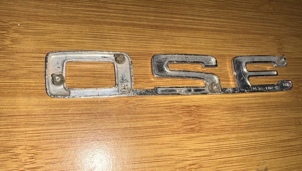 1979 1980 1981 1982 1983 BMW 320 i Rear Trunk Nameplate Emblem 51141869972 OEM Foto 3 de 4