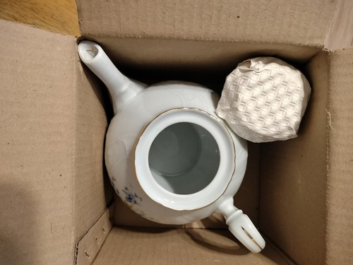 Bernadotte Forget Me Not Czech Fine Bone China teiera alta 7" - tutta nuova con scatola - Foto 15 di 19
