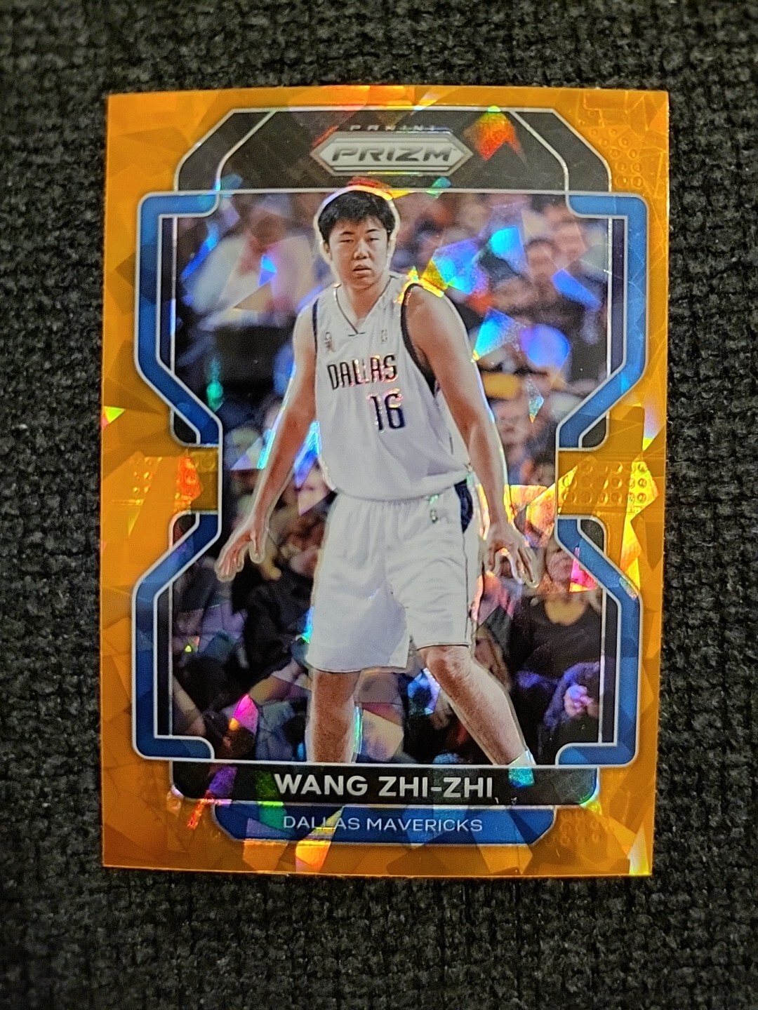 2021-22 Panini Prizm Orange Cracked Ice Wang Zhi-Zhi #273 NBA Dallas Mavericks