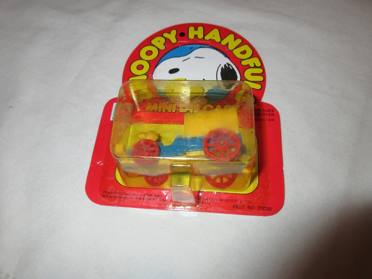 Snoopy Handfuls , Assortment # 72030 . Lot of 12 , Mini Die Cast