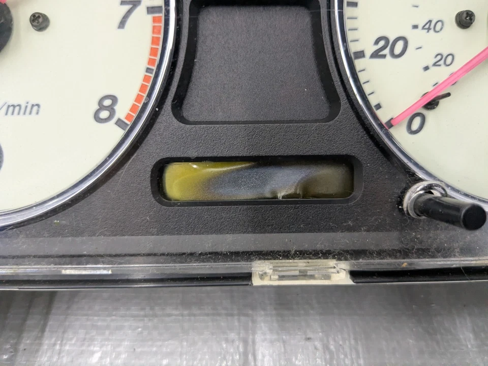 Приборная панель 2001-2005 Mazda Miata / неизвестные мили / 01NBA3D2 - Изображение 4 из 4