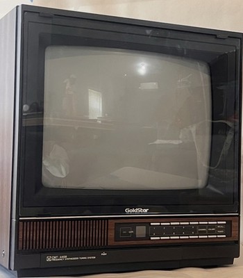  Vintage Goldstar CMT 4408 13  Color TV 1987 Working Smoke Free Very Clean 