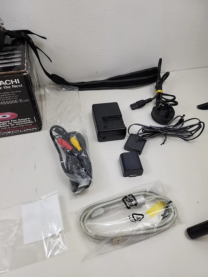 Hitachi DZ-HS500E PAL Hybrid Camcorder Video Camera Recorder DVD HDD 30GB Drive - Image 4 of 4