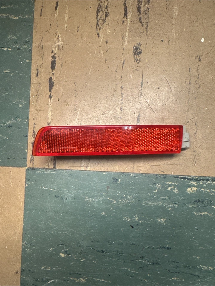 Marcador reflector parachoques trasero derecho Nissan Murano Juke Quest 2011-2014  Foto 3 de 4