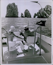 LD212 Orig Hughes Airwest Photo FISHERMAN STRAINS POLE Sea Cotez Cabo San Lucas
