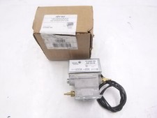 Johnson Controls 3Way Solenoid Air Valve 110/120 Volts 50/60 HZ Coil 30PSI Max